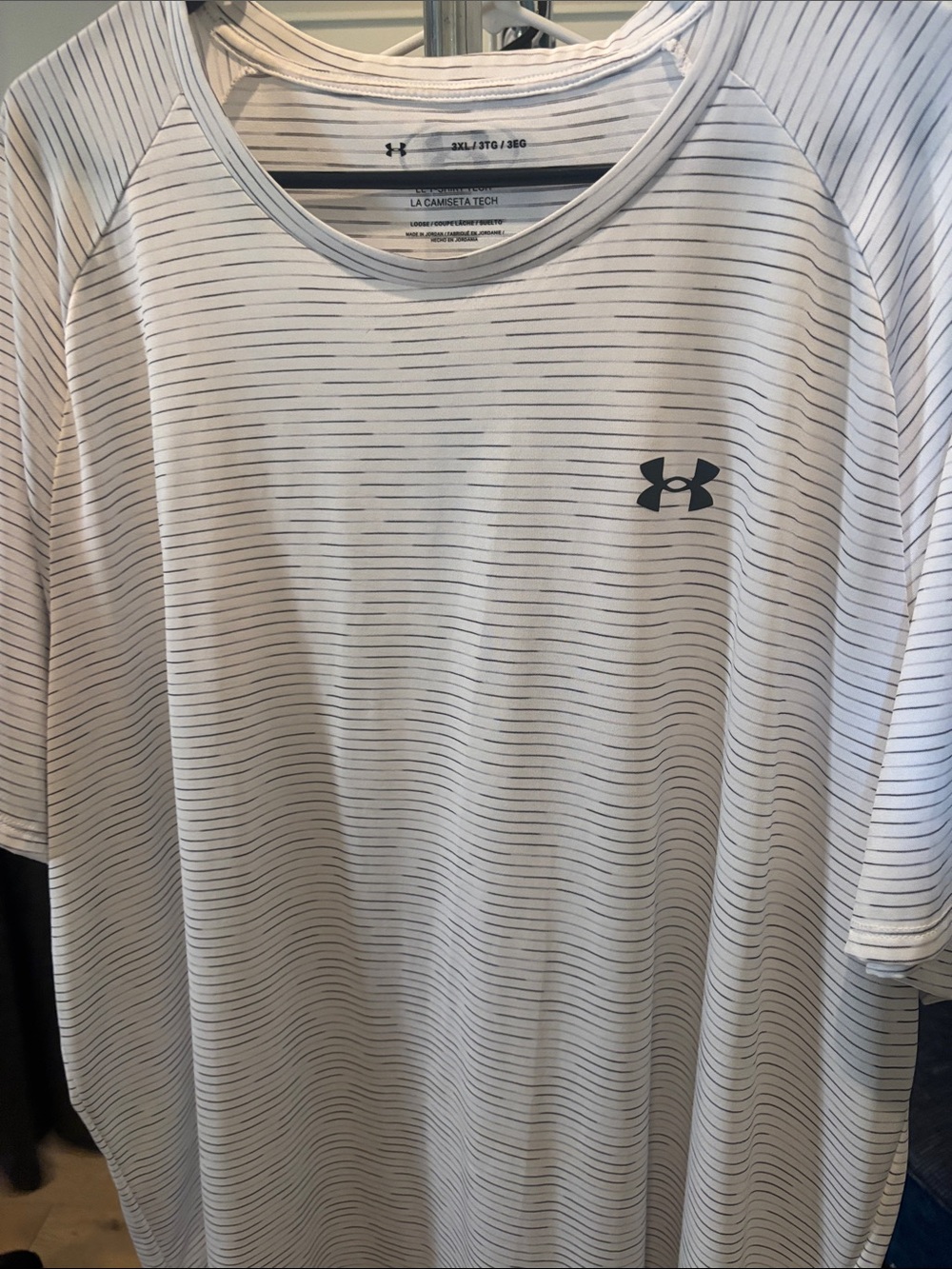 Under Armour Men’s White Tee with Thin Black Stripes